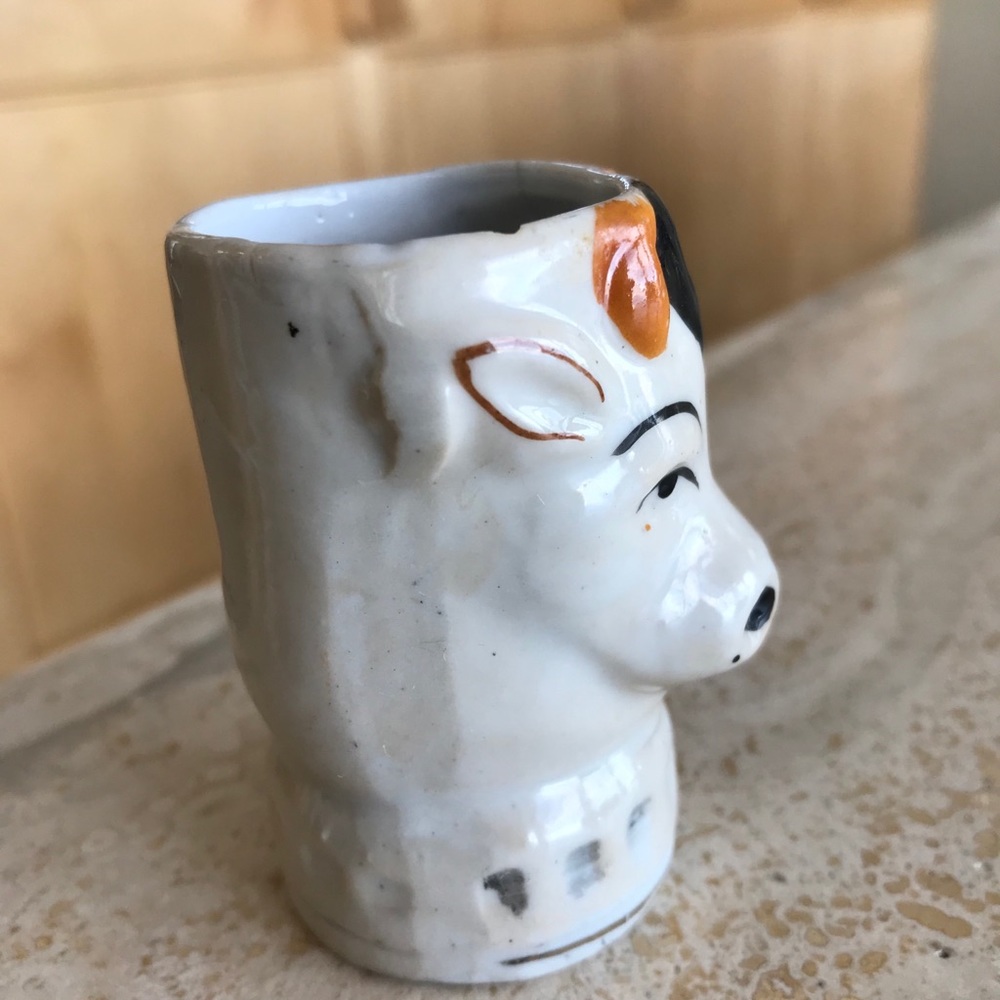 VINTAGE MINITATURE COW MUG - Picture 3 of 8